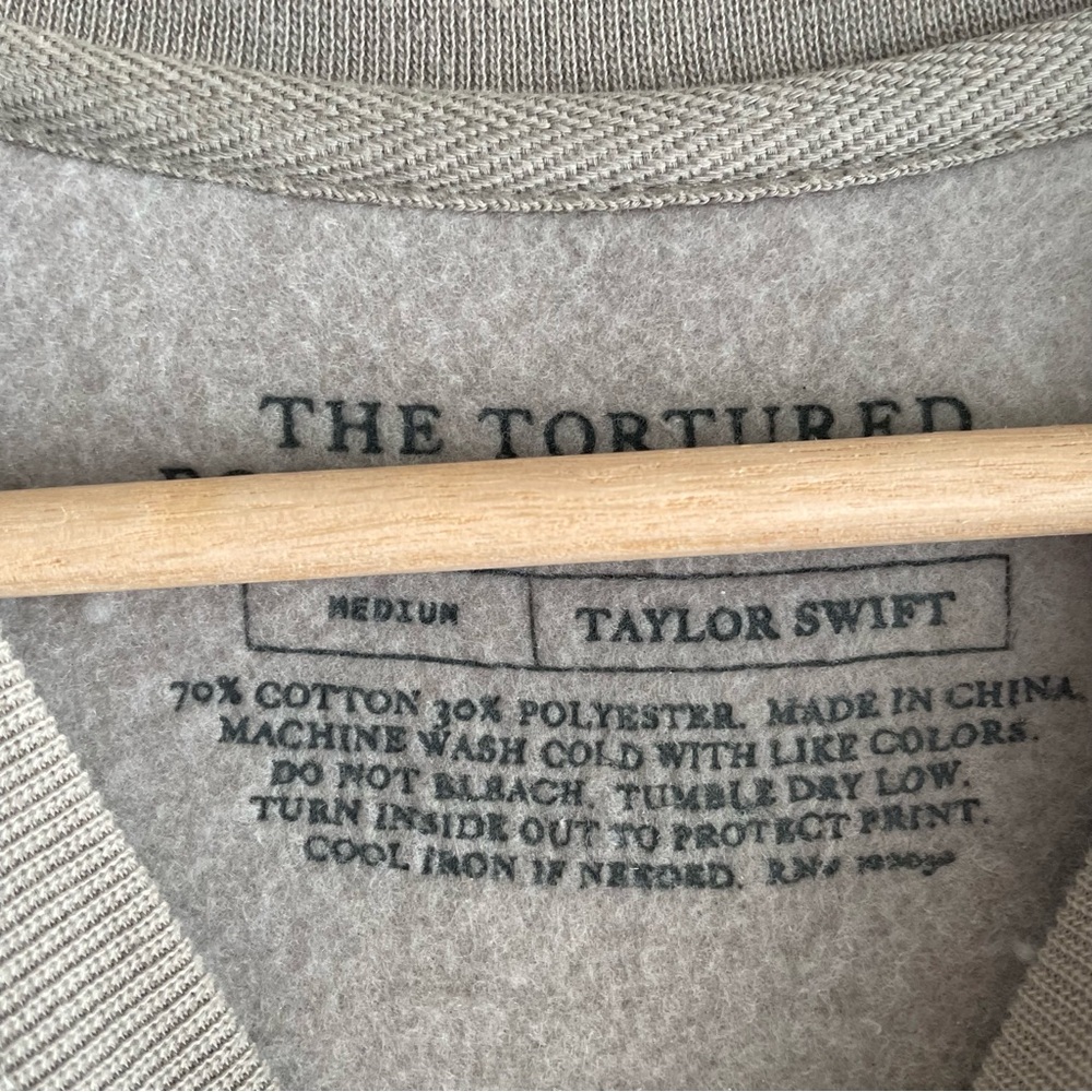 Taylor Swift The Tortured Poets Department Beige Crewneck - Size Medium - Picture 4 of 8